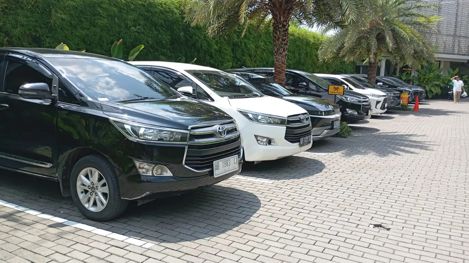 Rental Mobil Jogja atau Bawa Kendaraan Sendiri? Mana yang Lebih Praktis untuk Liburan?